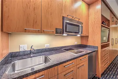 2000 Fashion Show Drive 2319 Kitchen