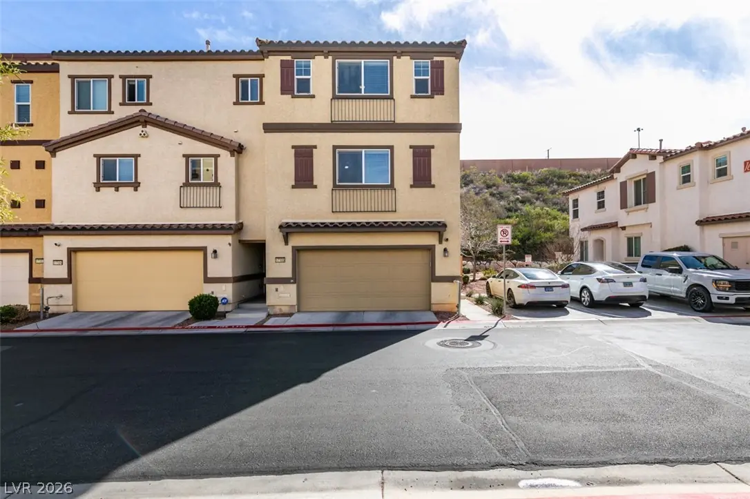 1525 Spiced Wine Avenue 17105