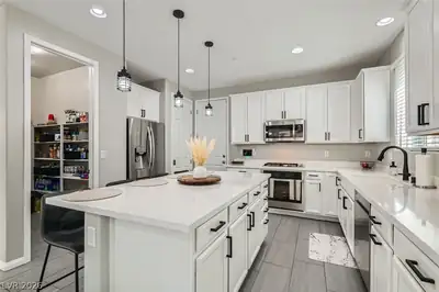 225 Sul Ponticello Avenue, Las Vegas, NV 89011 Kitchen