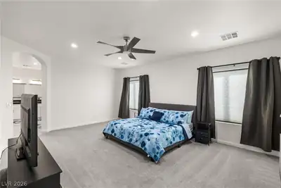 1601 West Calvada Boulevard Primary Bedroom
