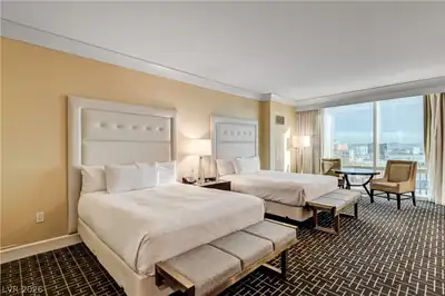 2000 North Fashion Show Drive 5002 Bedroom