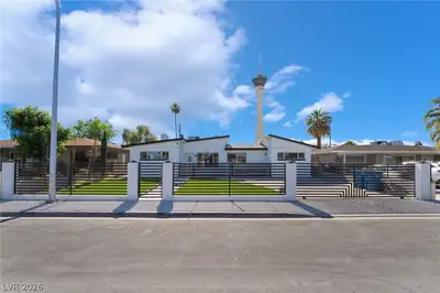 2200 Santa Ynez Drive Las Vegas, NV 89104