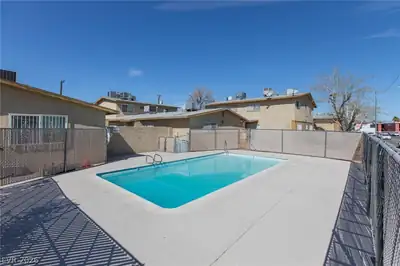 3821 1/2 Daisy Street 26 Pool