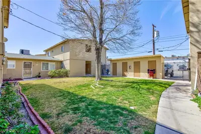3821 1/2 Daisy Street 26 Yard