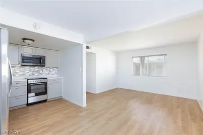 3821 1/2 Daisy Street 26 Kitchen