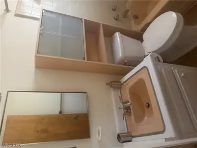 820 A 26 Bathroom