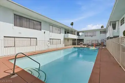 1700 Rexford Drive 209 Pool