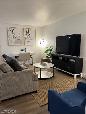 5404 River Glen Drive 353 Living Room