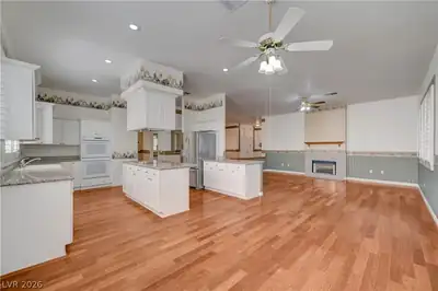 3248 Cambridgeshire Street, Las Vegas, NV 89146 Kitchen