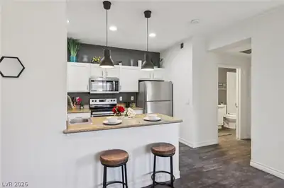 2900 Sunridge Heights Parkway 814 Kitchen