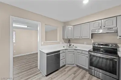 325 West Rochell Drive Kitchen