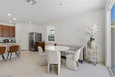 10034 Sir Atlas Court Dining Area