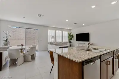 10034 Sir Atlas Court Kitchen
