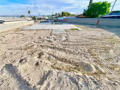 424 Kris Circle, North Las Vegas, NV 89030 Yard