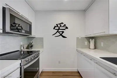 200 West Sahara Avenue 2307 Kitchen