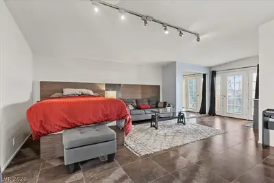 2880 East Quail Avenue Bedroom