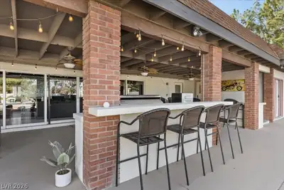 2880 East Quail Avenue Patio