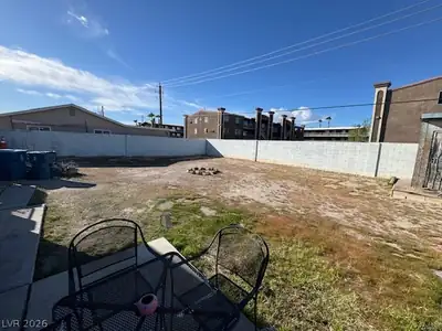 5532 Azuza Avenue Yard