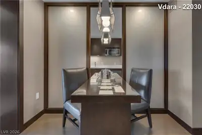 2600 West Harmon Avenue 22030 Dining Area