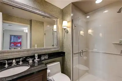 135 HARMON Avenue 702, Las Vegas, NV 89109 Bathroom