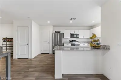 5714 Sunset Amber Avenue, Las Vegas, NV 89122 Kitchen