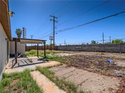 1103 Arrowhead Avenue, Las Vegas, NV 89106 Yard