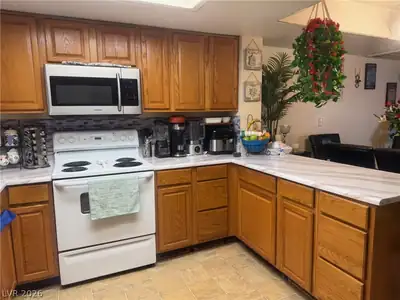 6033 Vegas Drive, Las Vegas, NV 89108 Kitchen