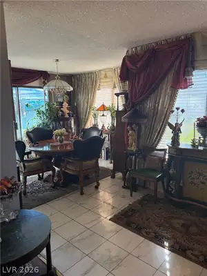 4429 Shortleaf Street Dining Area