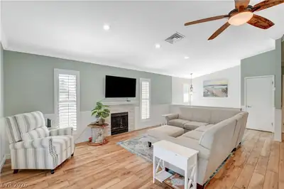1310 Capri Drive C Living Room