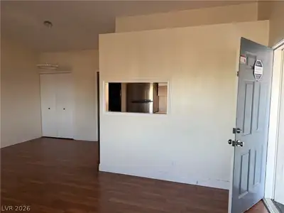 5801 Medallion Drive 202, Las Vegas, NV 89122 