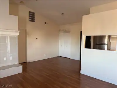 5801 Medallion Drive 202, Las Vegas, NV 89122 