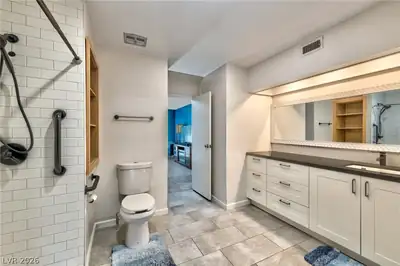 2461 El Paseo Circle, Las Vegas, NV 89121 Primary Bathroom