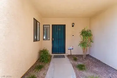 2220 Pine Breeze Lane 102 Entry