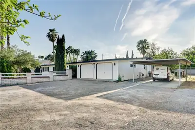 5881 South Sandhill Road, Las Vegas