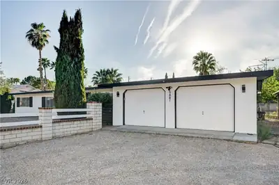 5881 South Sandhill Road Garage