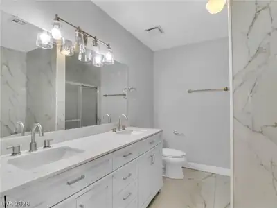 3370 Milenko Drive, Las Vegas, NV 89121 Primary Bathroom