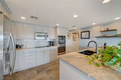 3111 Bel Air Drive 10H Kitchen