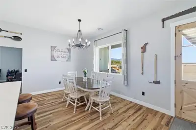 601 North Helen Street Dining Area