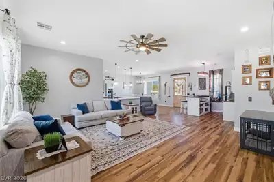601 North Helen Street Living Room
