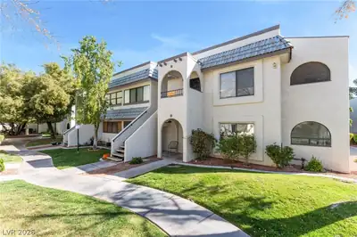 1404 Santa Margarita Street D Front of Structure