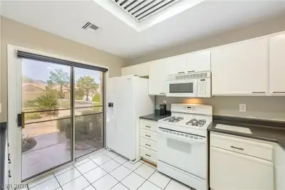2552 Highvale Drive, Las Vegas, NV 89134 Kitchen