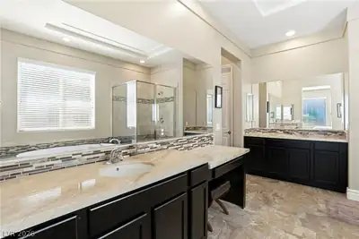 3 Lago Turchino Court, Henderson, NV 89011 Primary Bathroom