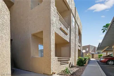 2193 Aspen Mirror Drive 102 Front of Structure