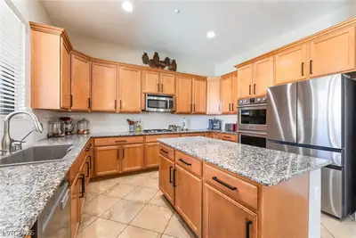 2398 Sunburst View Street, Henderson