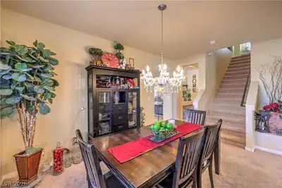 1010 Saffex Rose Avenue Dining Area