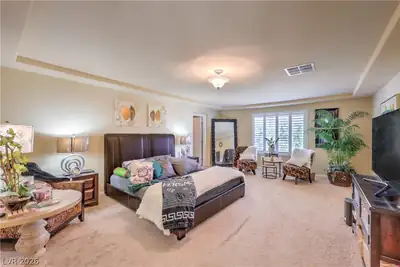 1010 Saffex Rose Avenue Bedroom