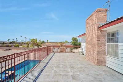 4065 West Maulding Avenue Patio