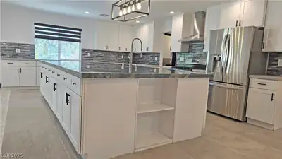 2870 Belcastro Street, Las Vegas, NV 89117 Kitchen