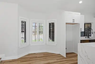 4925 North Juliano Road Dining Area