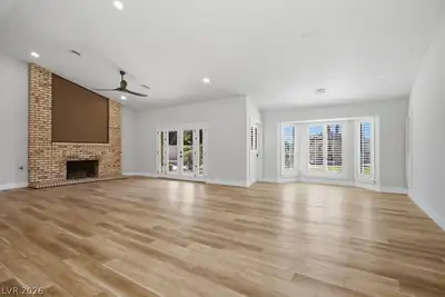 4925 North Juliano Road Living Room